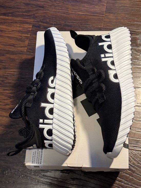 adidas NEW IN BOX Black and White Running Sneakers with Side Logo main image 8